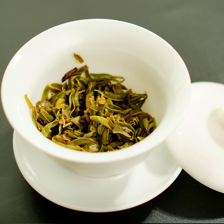 2025_Small_Fish_Leaf_White_Tea_5.webp