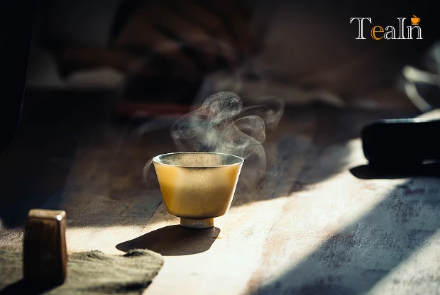 A Guide to Aged White Tea Aromas: How Age Shapes Its Natural Flavors