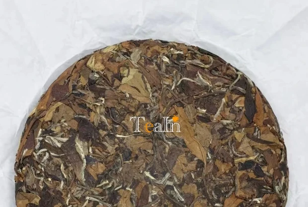 Must Aged White Tea Be Deep Black? Variety Differences & Identification Guide