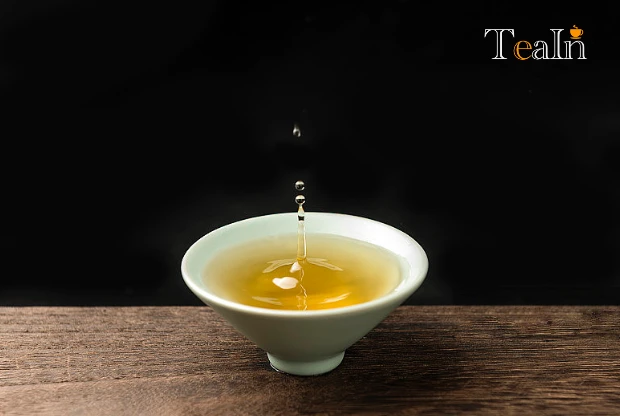 The Aroma World of White Tea: From Fresh Downy Notes to Mellow Aged Tones