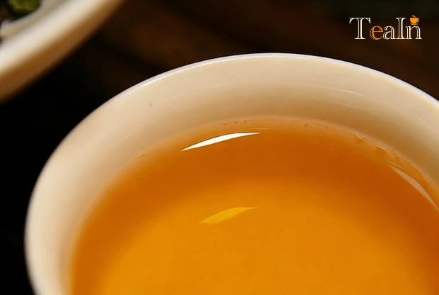 Why Does Aged Tea Have a Dark Liquor but Lack Steeping Endurance?