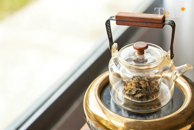 Why You Should Drink More Aged White Tea in Winter